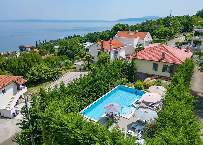 Villa Okra With Pool - Happy