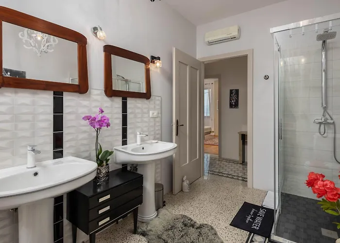 Okra With Pool - Happy Ičići