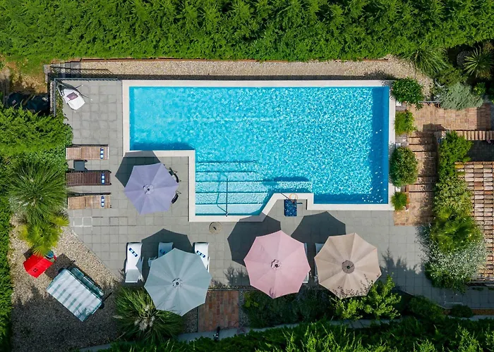 Okra With Pool - Happy * Ičići