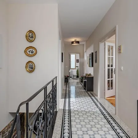 Villa Okra With Pool - Happy