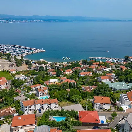 Okra With Pool - Happy * Ičići