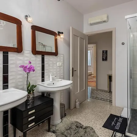 Okra With Pool - Happy Ičići