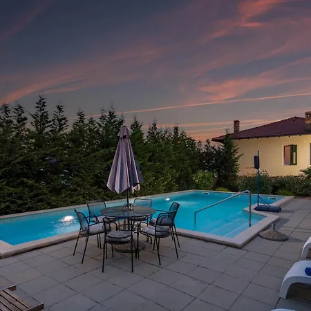 Villa Rustic Okra With Pool *