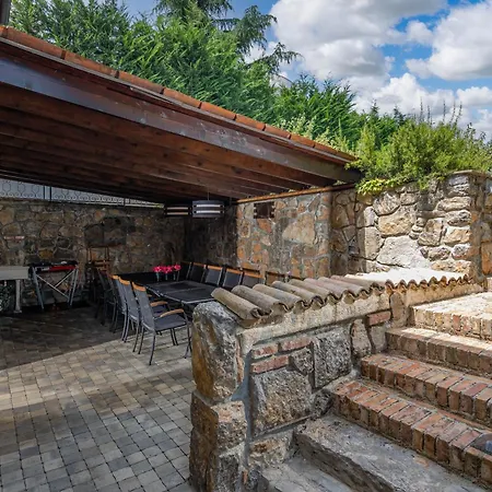 Rustic Okra With Pool Villa Ičići