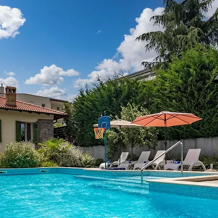 Rustic Okra With Pool *