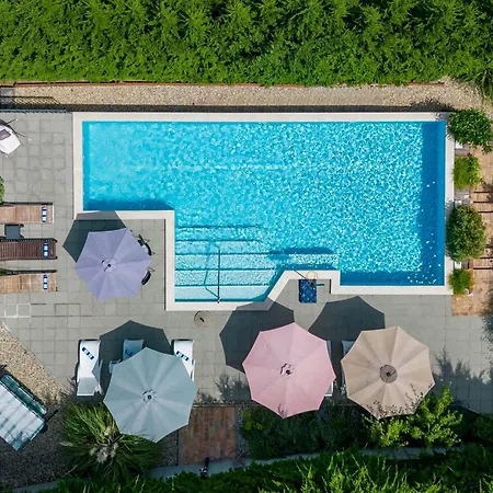 Okra With Pool - Happy * Ičići